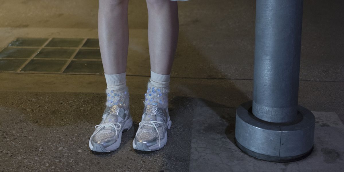 Les baskets Asics de Cecilie Bahnsen sont 'Everyday Couture' et disponibles maintenant