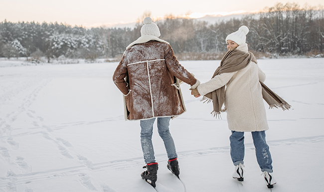 5 Idées romantiques pour un rendez-vous d'hiver et quoi porter dessus