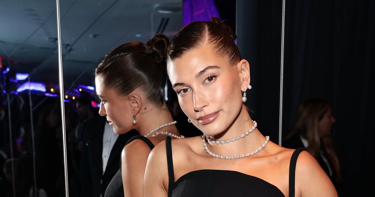 Pamela Anderson Messy Bun Updo de Hailey Bieber: voir les photos