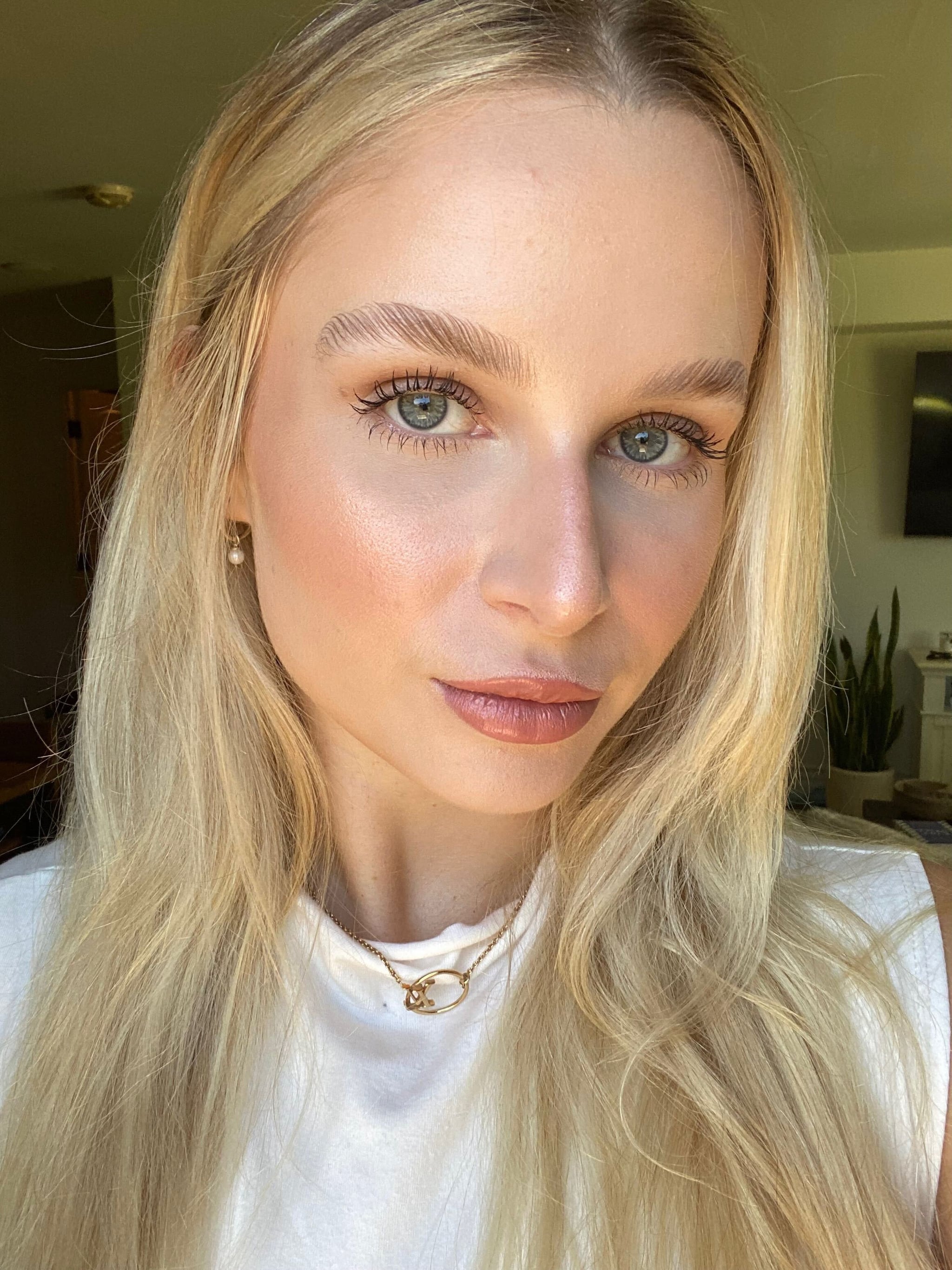 Taylor Wearing Benefit Fan Fest Mascara Taylor Wearing Benefit Fan Fest Mascara