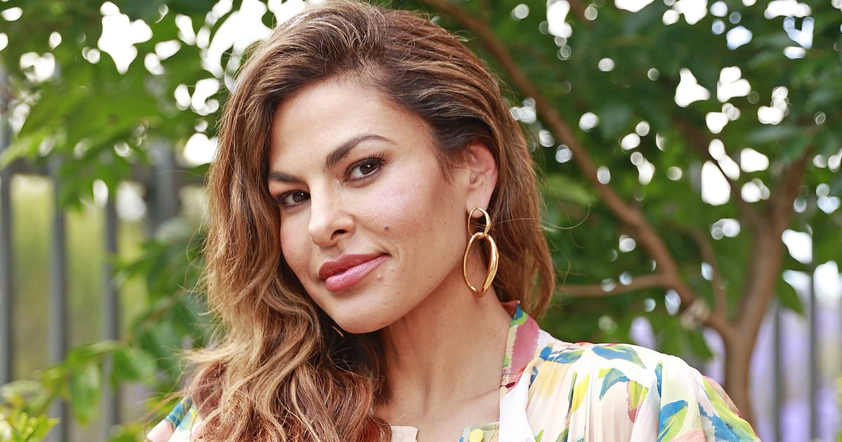 Eva Mendes porte une robe jaune et un blazer pour E!  Entretien
