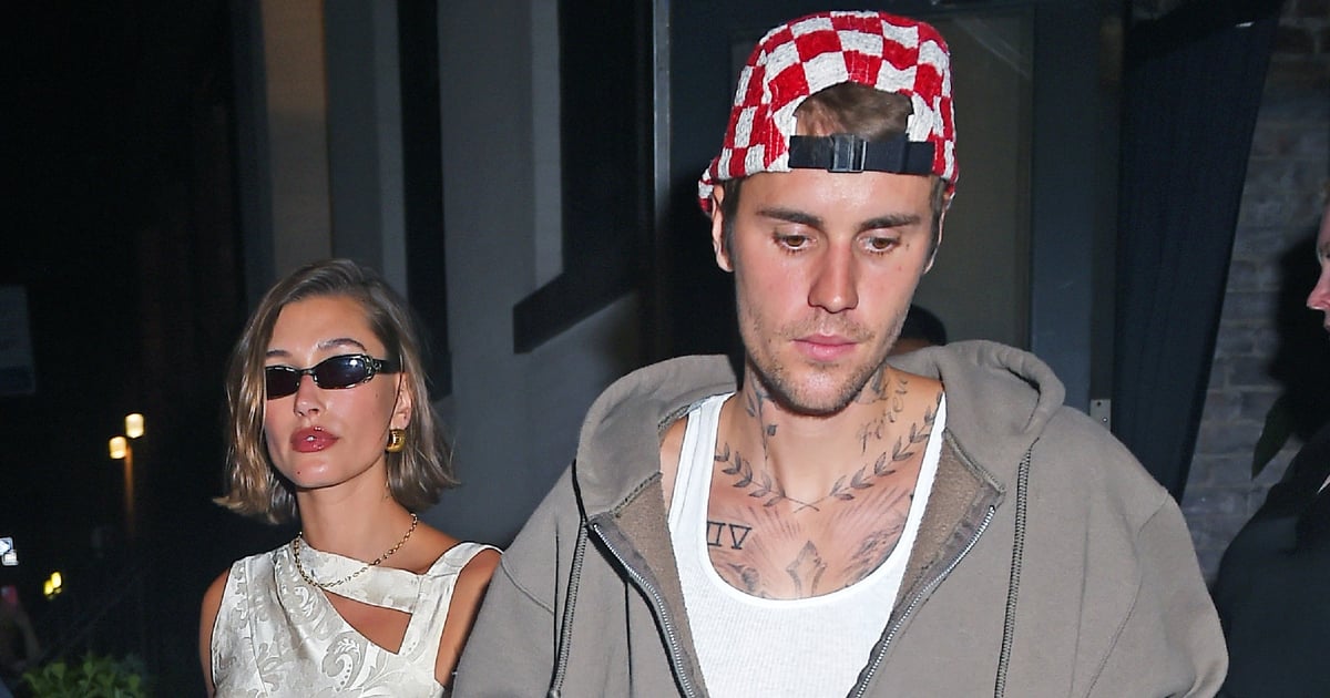 Hailey Bieber porte une minirobe blanche à fleurs pour un rendez-vous galant