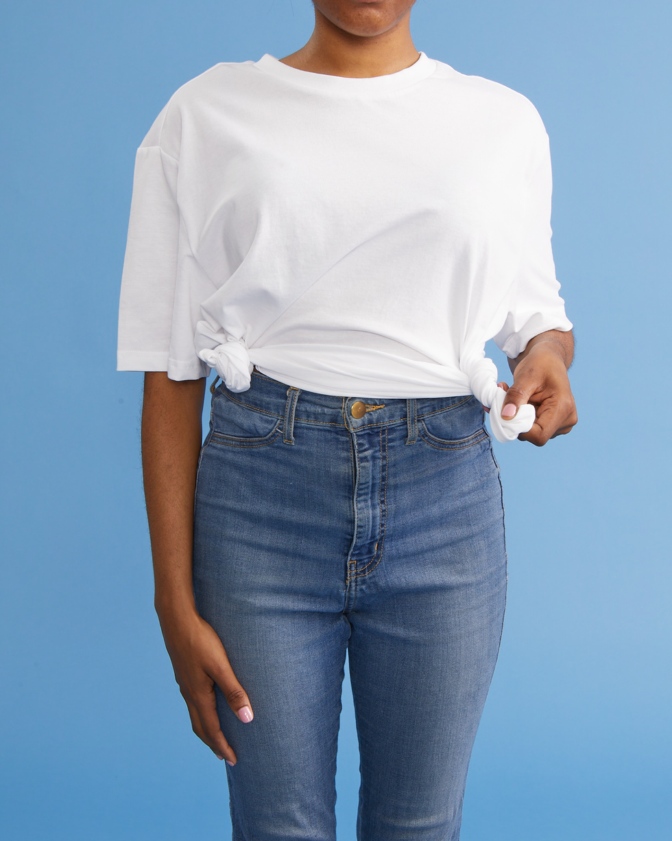 comment nouer une chemise avec deux noeuds latéraux