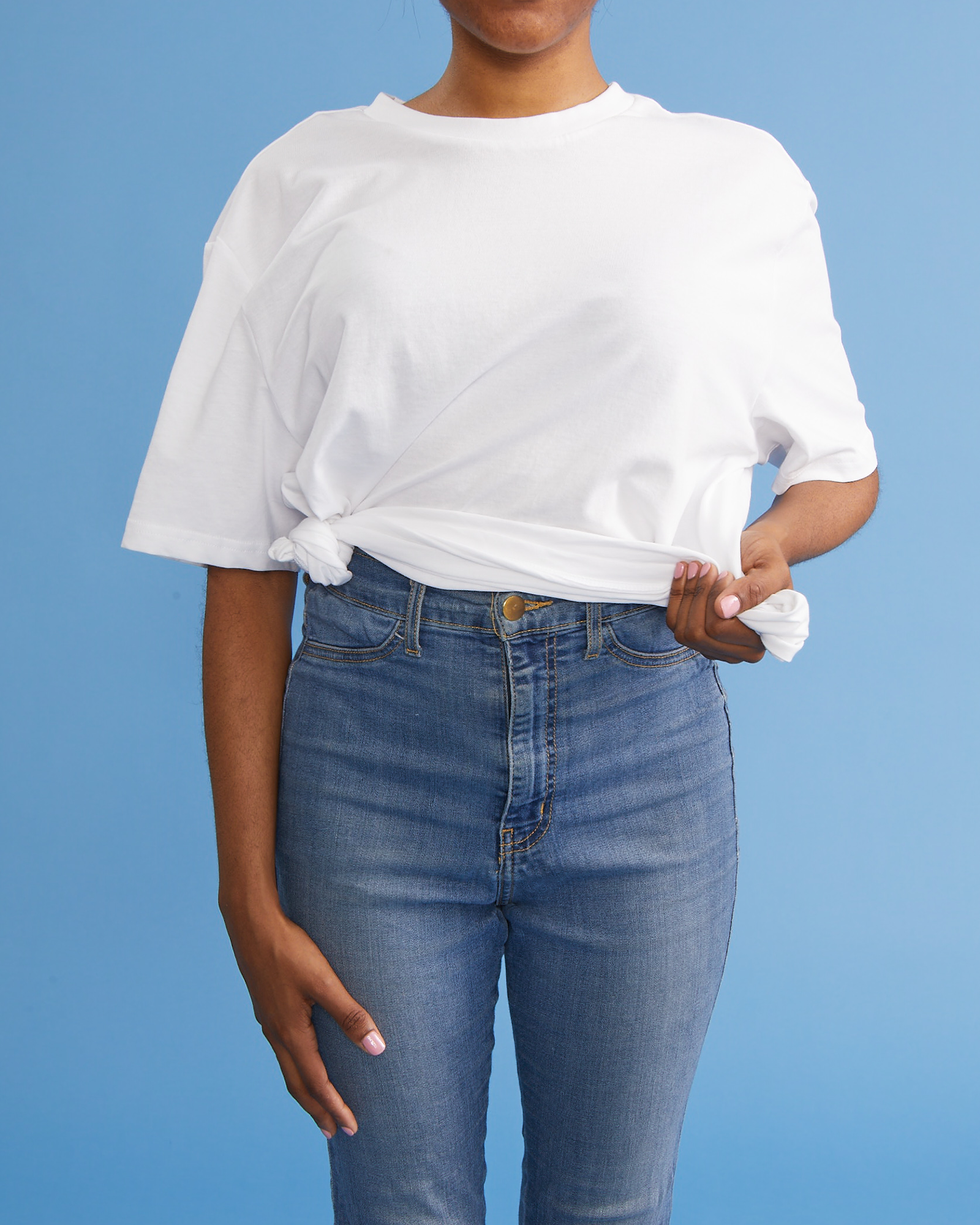 comment nouer une chemise avec deux noeuds latéraux