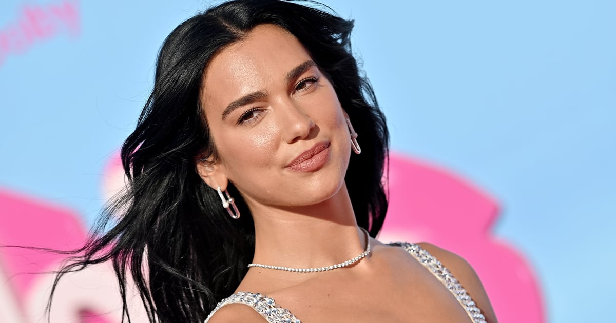 La minirobe métallisée à bretelles de Dua Lipa en vacances