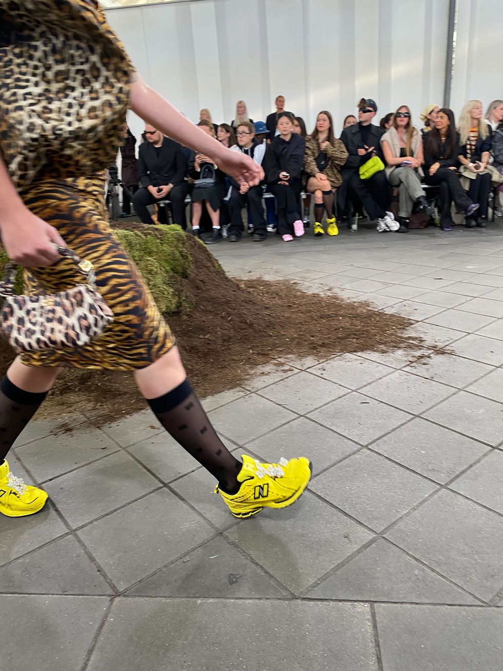 baskets new balance x ganni jaunes