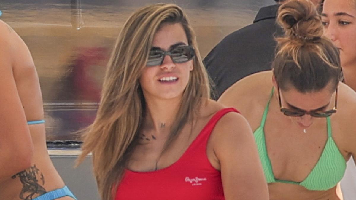 Le bikini rouge de Misa Rodríguez est en vente et vous pouvez l'acheter ici