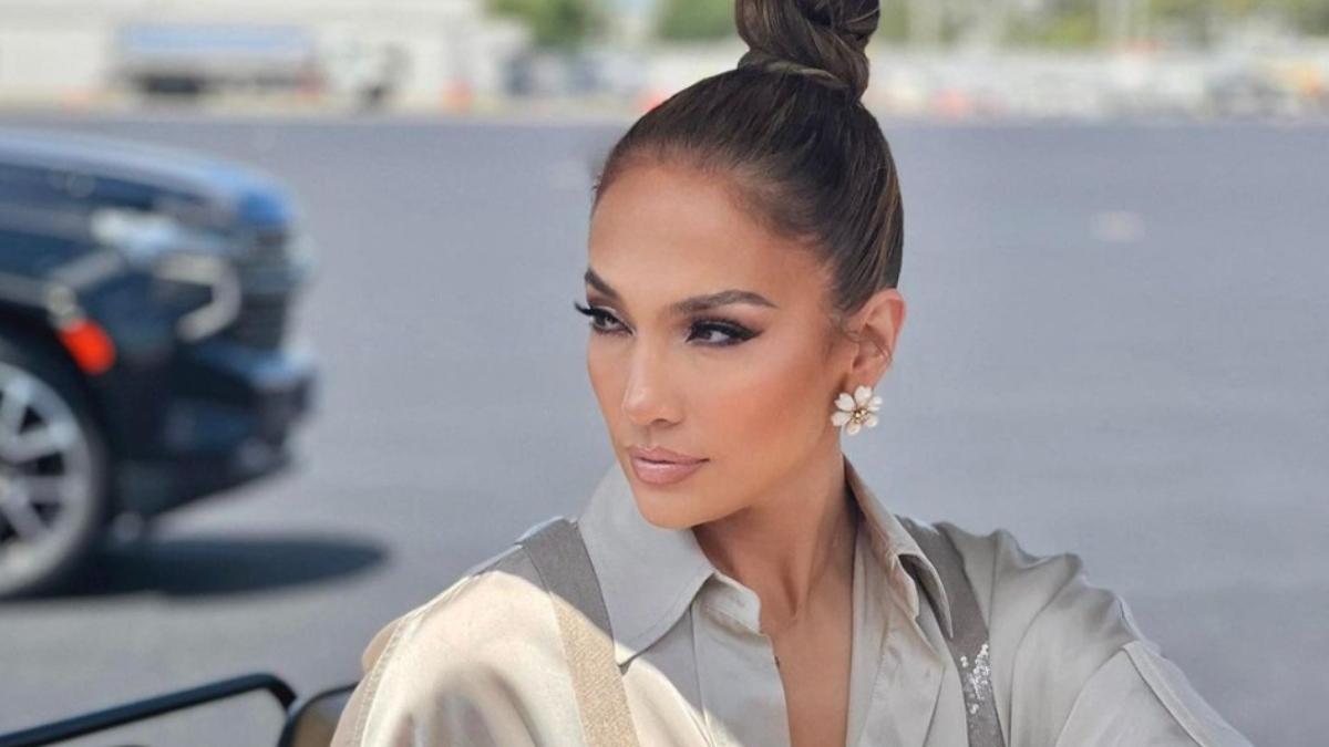 Jennifer Lopez et son look gagnant pour la rentrée qui ne comporte que trois éléments