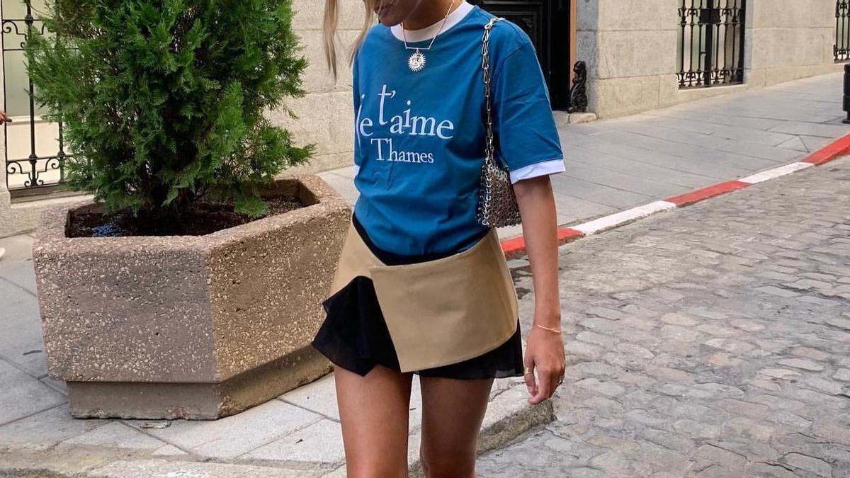 Les t-shirts souvenirs qu'on détestait quand on était petits et qui sont désormais tendance