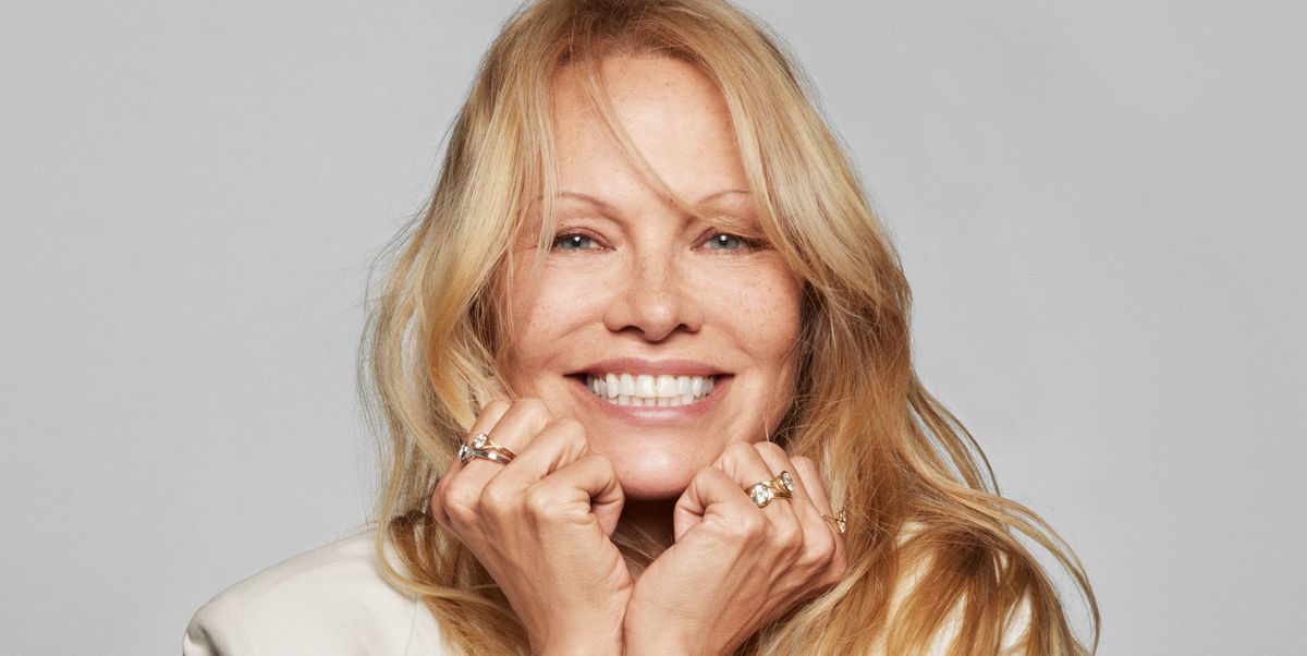 Pamela Anderson joue dans la dernière campagne de Pandora