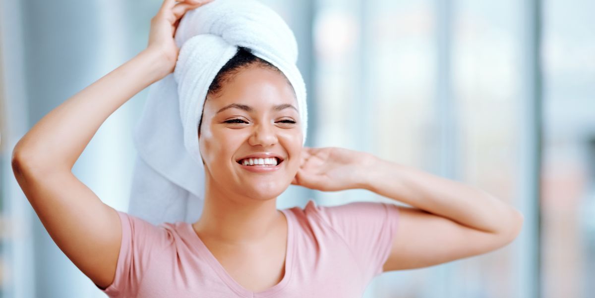 Qu'est-ce que le Hair Plopping ?  Comment faire tomber les cheveux bouclés