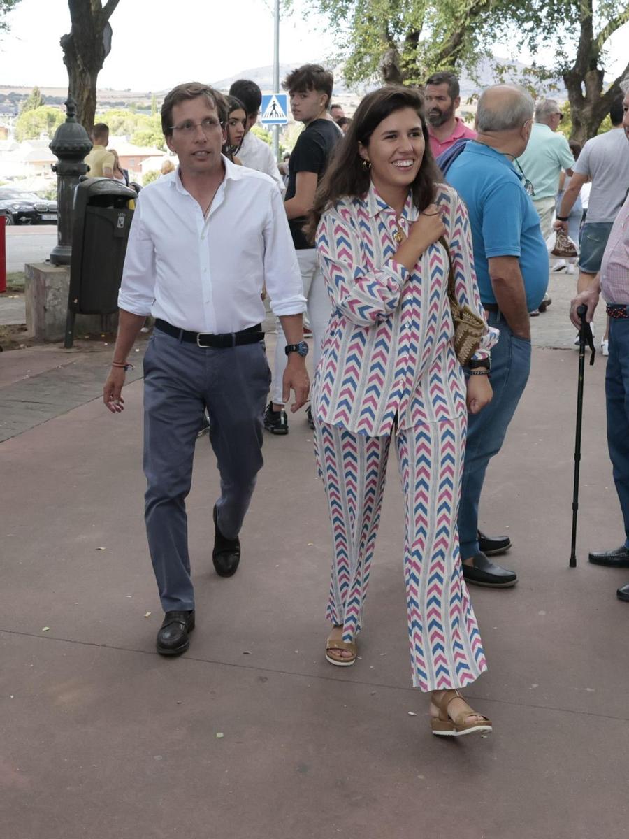Teresa Urquijo, au look Scalpers, et José Luis Martínez Almeida