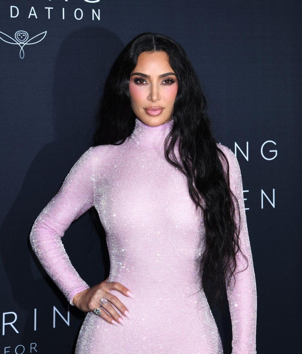 Kim Kardashian, en rose vif