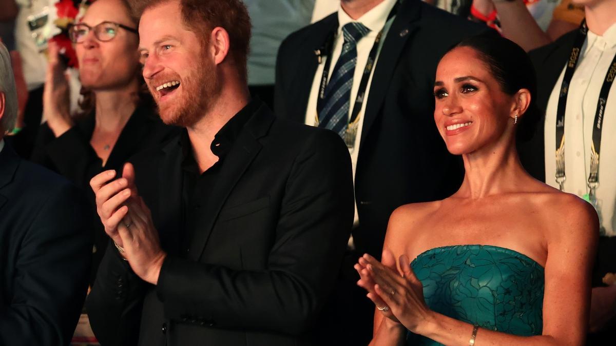 La spectaculaire robe sirène en brocart de Meghan Markle pour voir Rita Ora