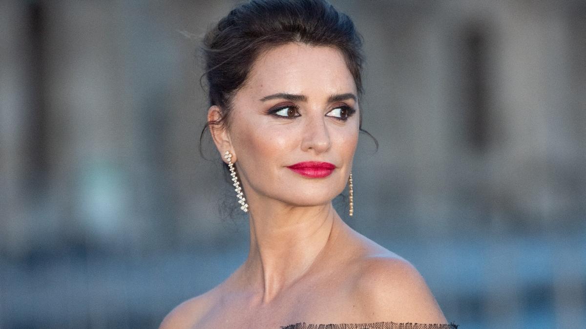 Penélope Cruz, élégance absolue avec une robe noire qui n'est pas ce qu'elle paraît