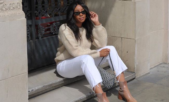 La façon fashion-girl de porter un jean blanc pour l'hiver