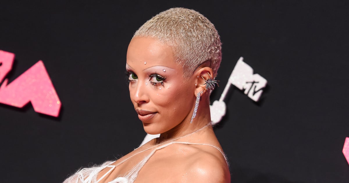Robe Monse en toile d'araignée de Doja Cat aux MTV VMA 2023