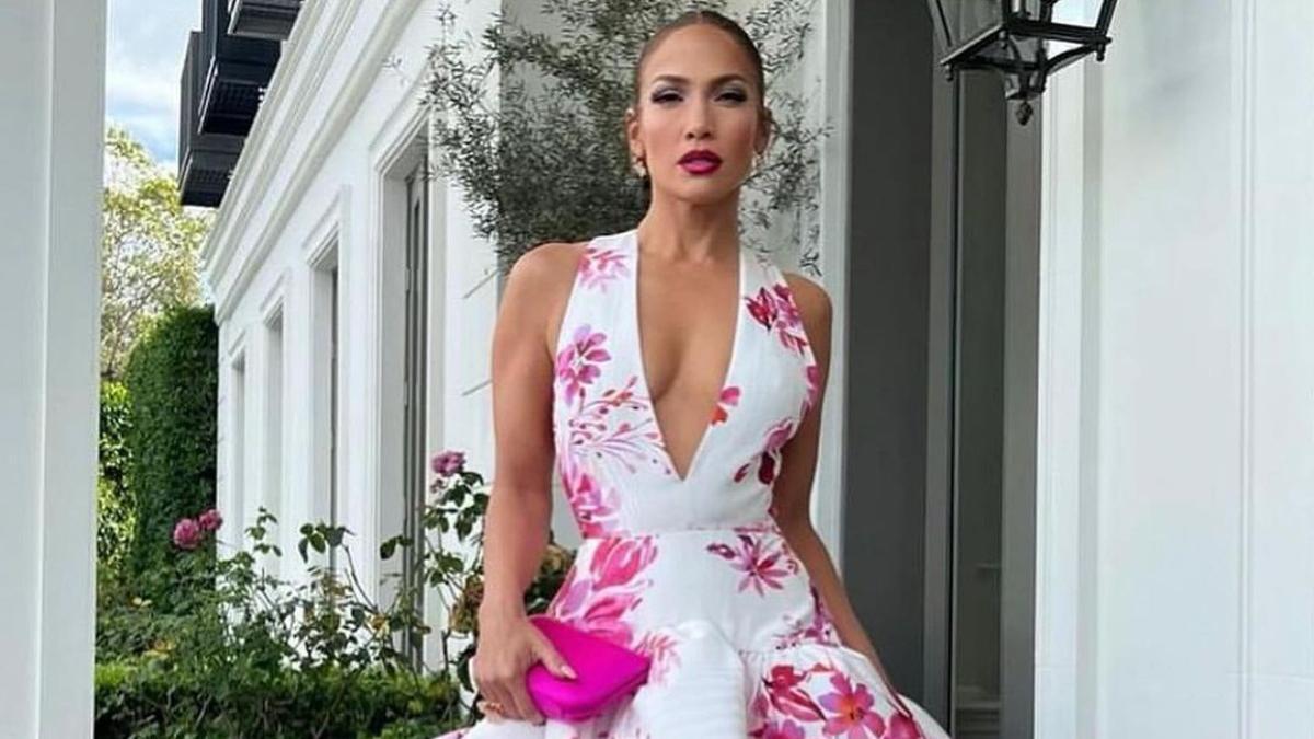 La plus belle robe à fleurs que vous ayez jamais vue sur Jennifer Lopez