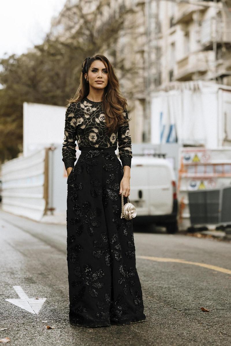 Camila Coehlo, avec un nœud latéral