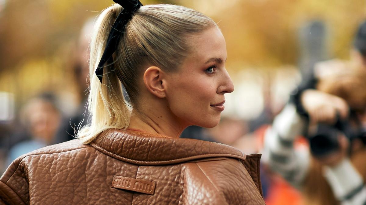 Alerte, tendance !  Le style urbain montre clairement que le meilleur accessoire est un arc