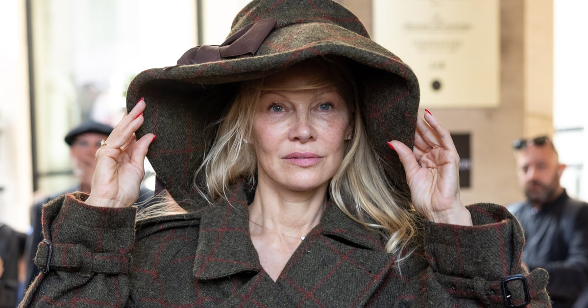 Pamela Anderson se maquille gratuitement à la Fashion Week de Paris