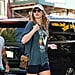 Taylor Swift a un moment de princesse Diana dans un t-shirt graphique et un short de motard