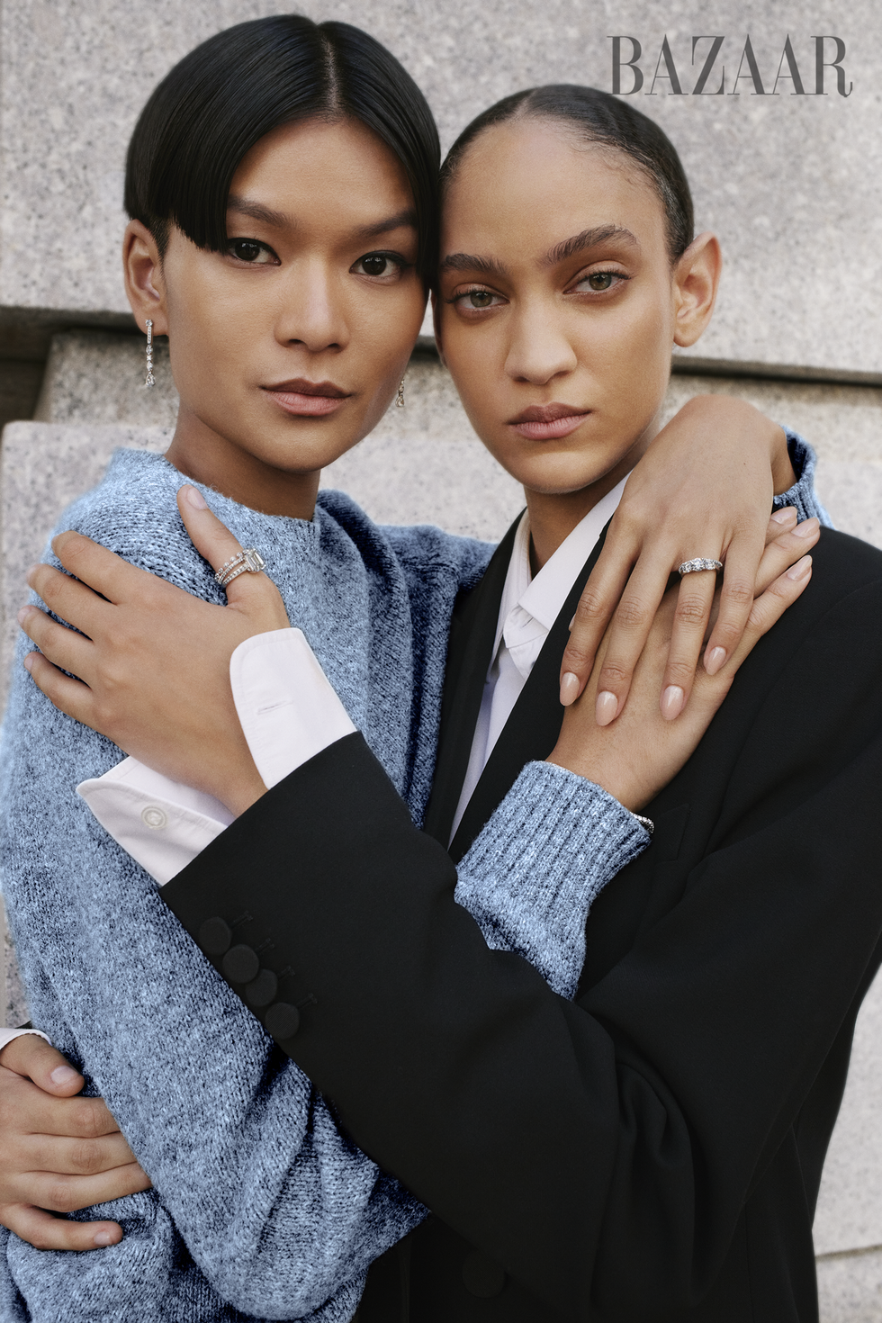 sur le pull pur prada de beers snow dance boucles d'oreilles courtes en diamant bague en diamant trio classique chéri bande de diamants entièrement pavée et bracelet classique en ligne de diamants sur nayeli collection ralph lauren veste de smoking chemise charvet de beers old bond street bague en diamants taille émeraude et bande de diamants pavés d'une ligne de goutte de rosée