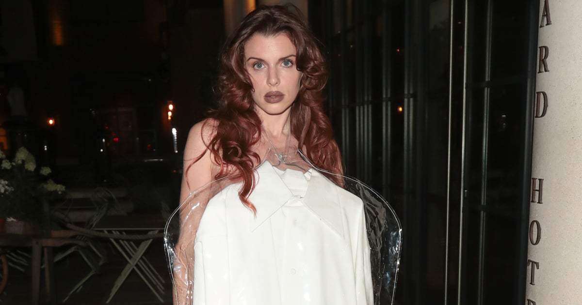 Julia Fox porte une chemise Figura Services dans un sac à vêtements