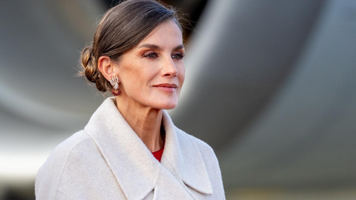 Les 2 looks « danois » de la reine Letizia : manteaux XL et couleurs vives