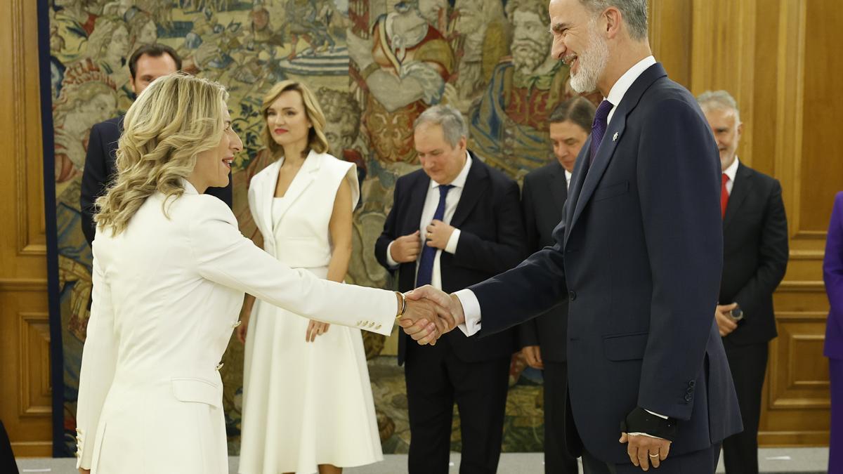 La signification des costumes des ministres lors de leur entrée en fonction