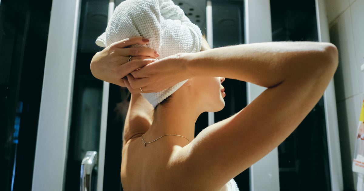 Comment bien se laver les cheveux, avec les conseils de stylistes