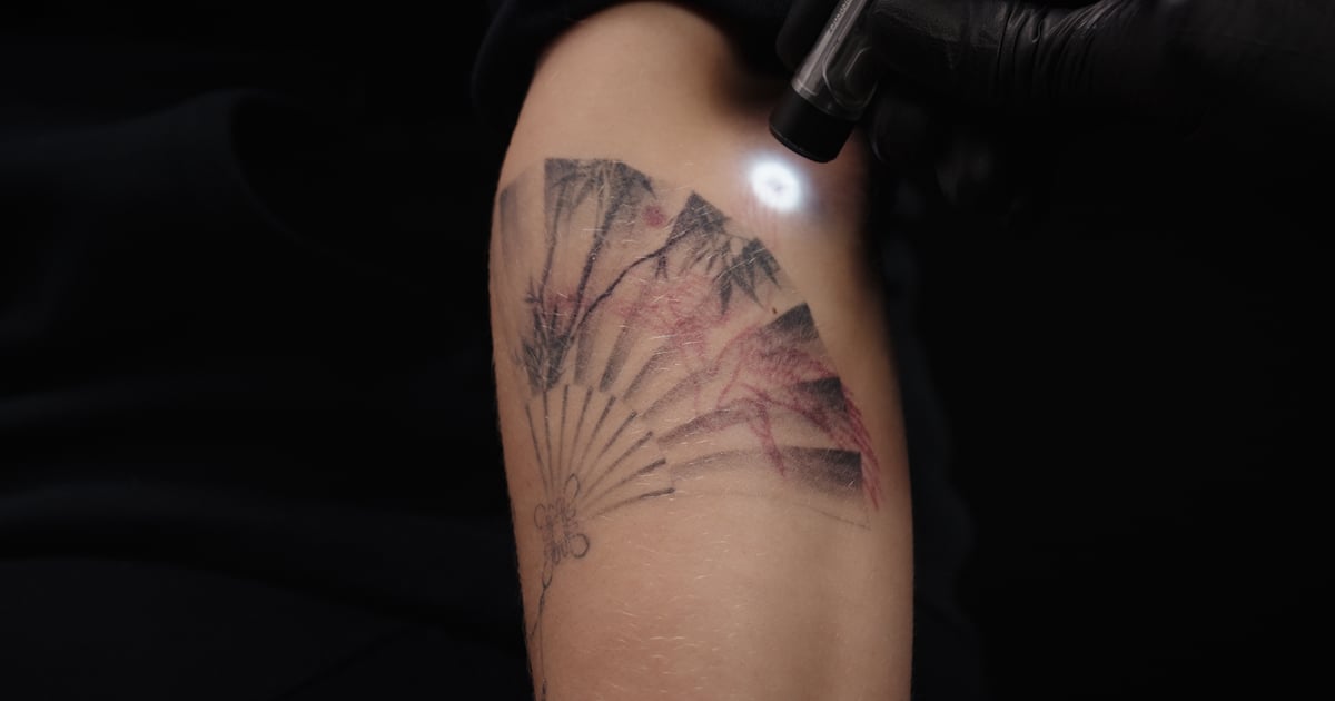 Les tatouages ​​​​à l'encre magique, activés par la lumière, sont l'avenir