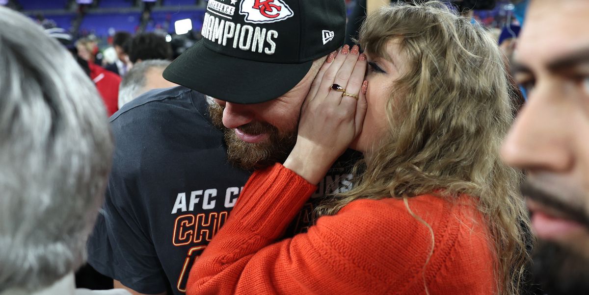 Les 8 meilleurs pulls rouges pour canaliser les looks du jour du match de Taylor Swift