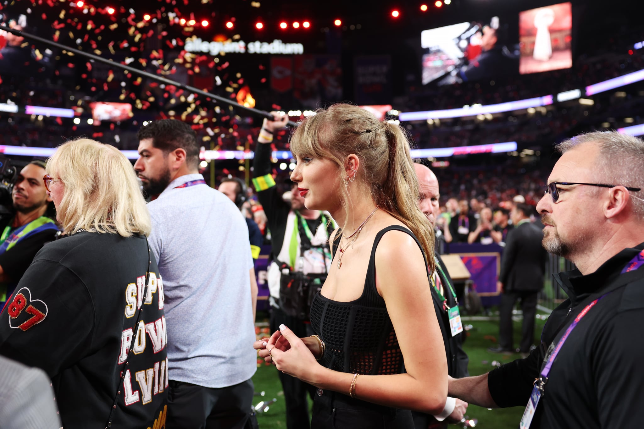 Le rouge à lèvres de Taylor Swift au Super Bowl avec Travis Kelce Le rouge à lèvres de Taylor Swift au Super Bowl avec Travis Kelce
