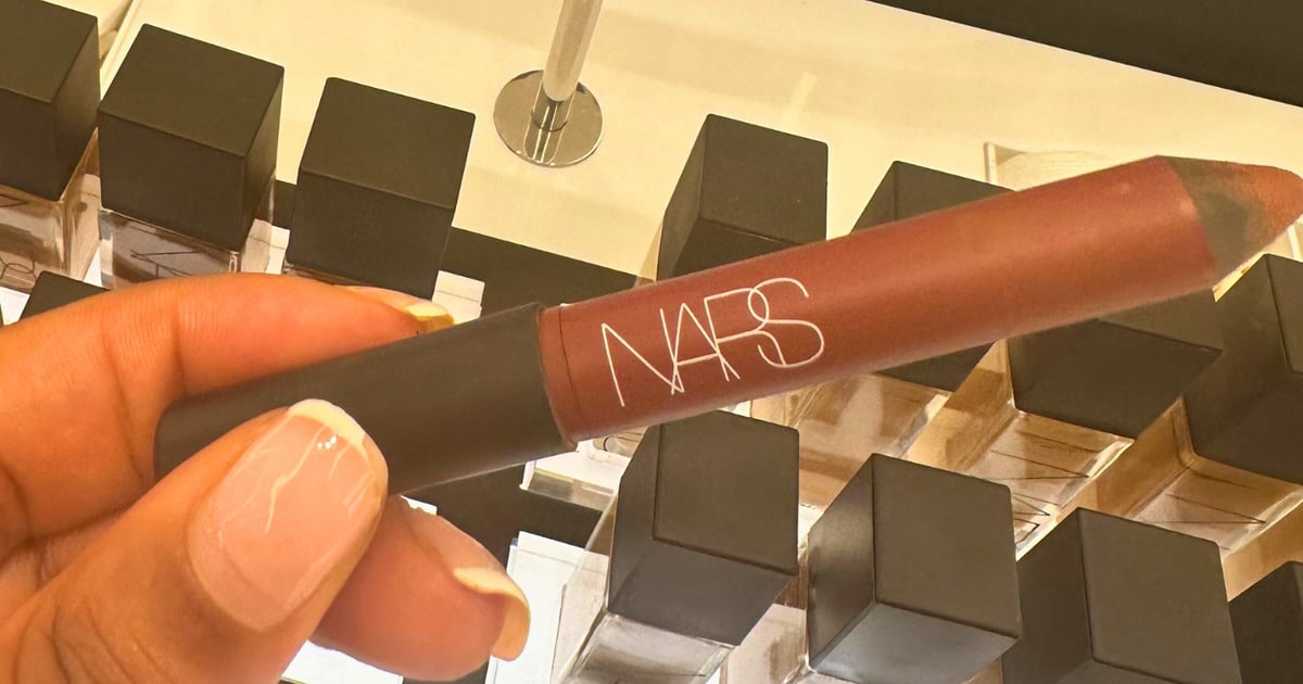 Examen du crayon à lèvres haute intensité NARS Power Matte