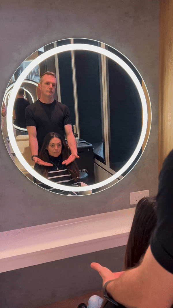 Le coiffeur Ronan parle de la nouvelle coupe Bob de Lauren