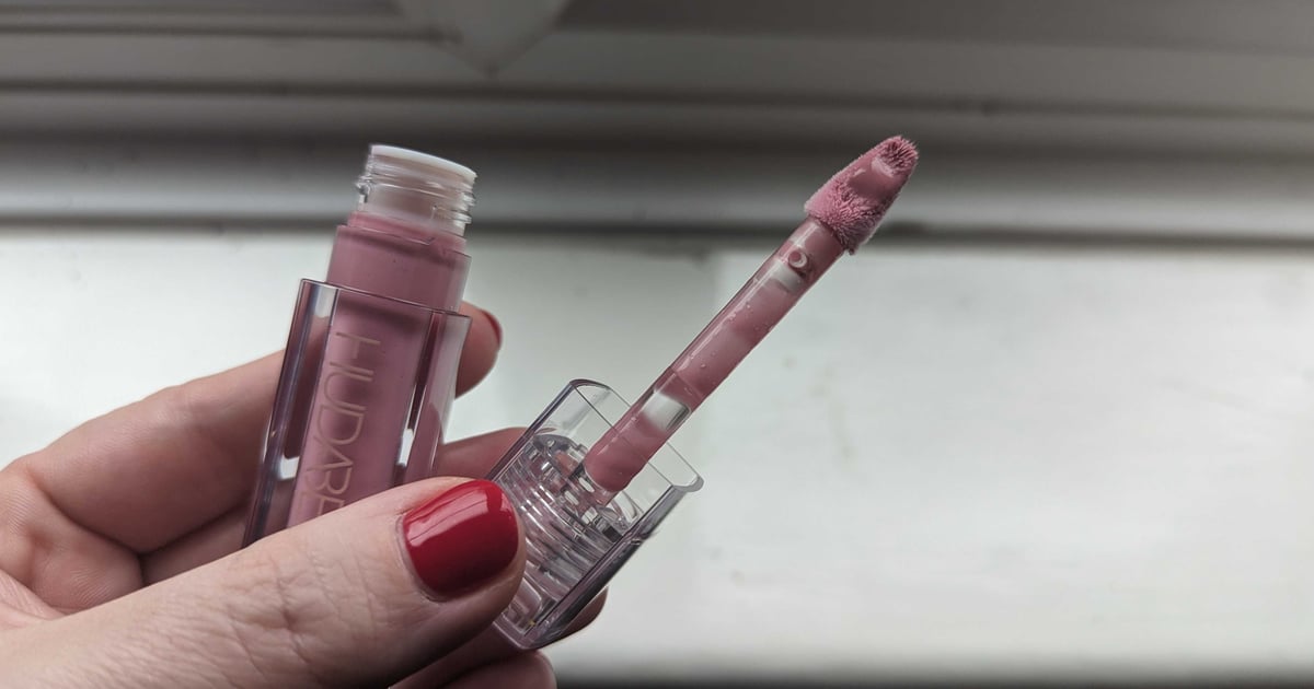 Examen du brillant à lèvres Huda Beauty Faux Filler avec photos
