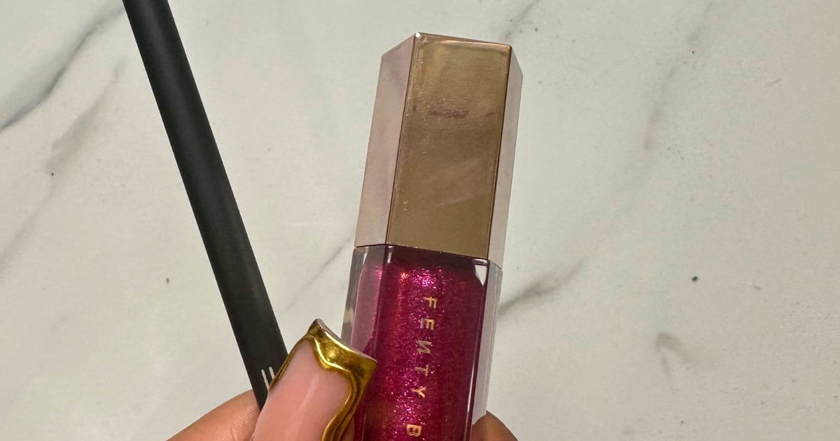 Fenty Beauty Fuchsia Flex Gloss Bomb Essayez sur peau brune