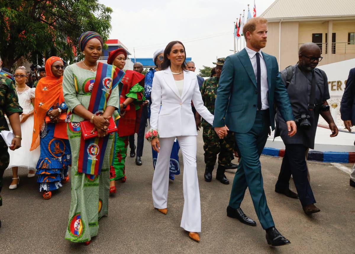 Meghan Markle, inspirée par la reine Letizia pour son « look » lors de sa visite au Nigeria