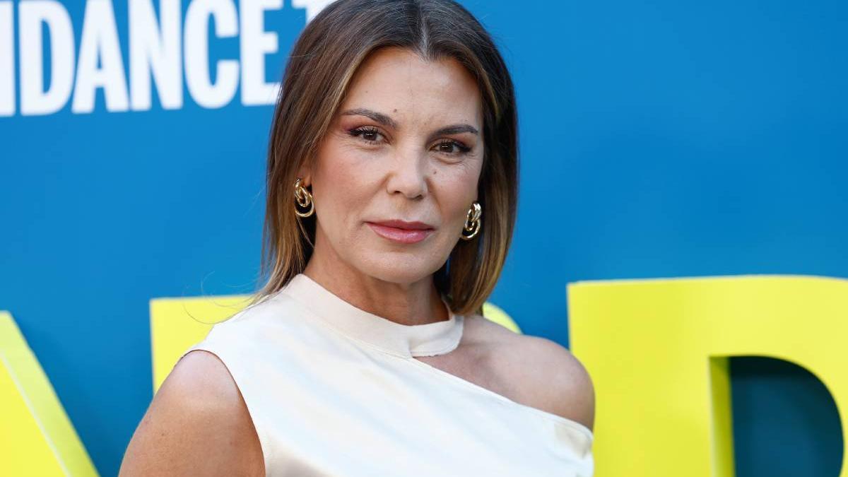 Mar Flores y la preciosa falda tendencia por encima de la rodilla