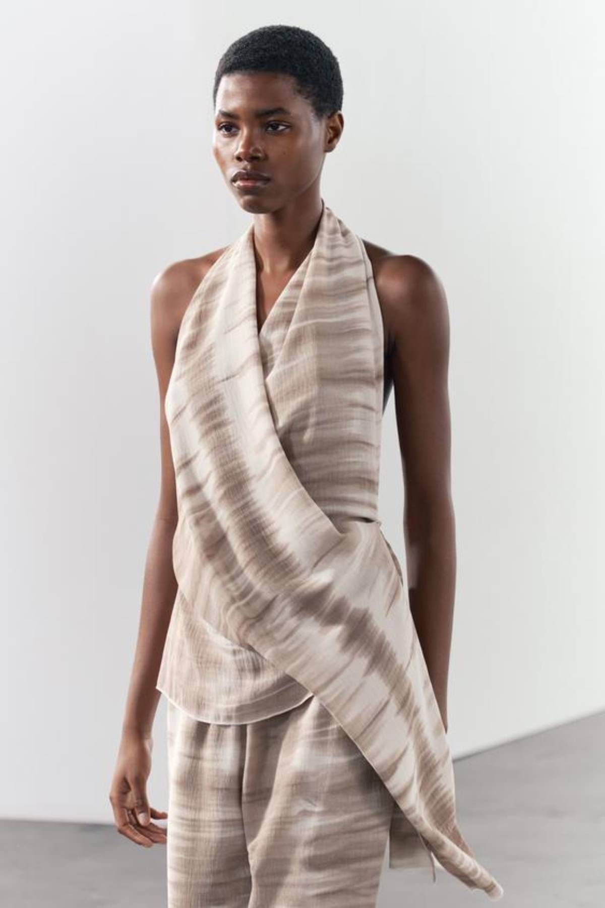 Le haut qui ne manquait pas au voyage de Victoria Federica au Maroc est chez Zara