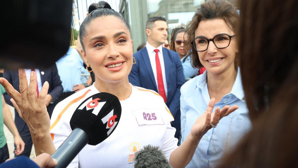 Las zapatillas de mil euros de Salma Hayek para los Juegos Olímpicos de París 2024