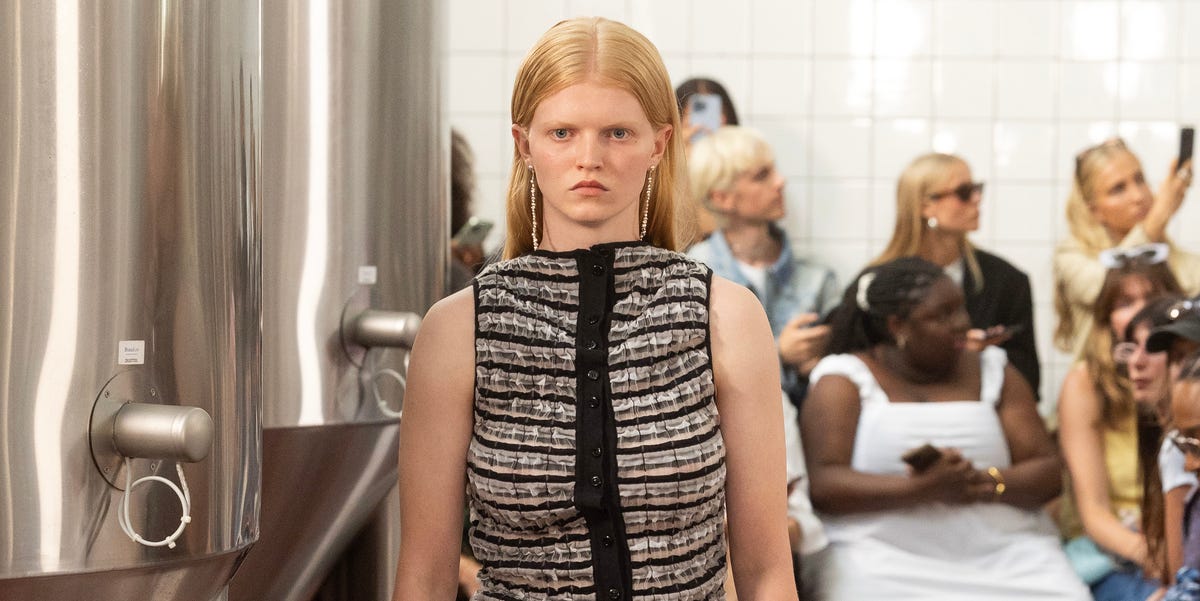 La tendance du pantalon sans pantalon perdure à Copenhague