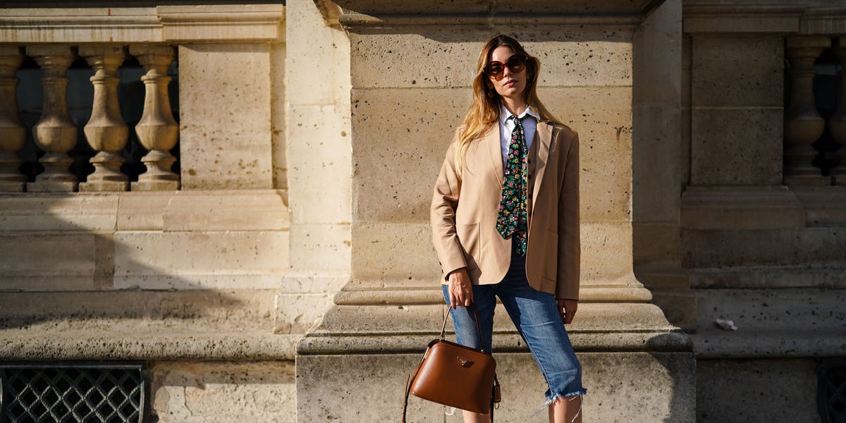 En tant que rédactrice de mode, je porte ces 4 tenues d'automne avec des pantalons Capri