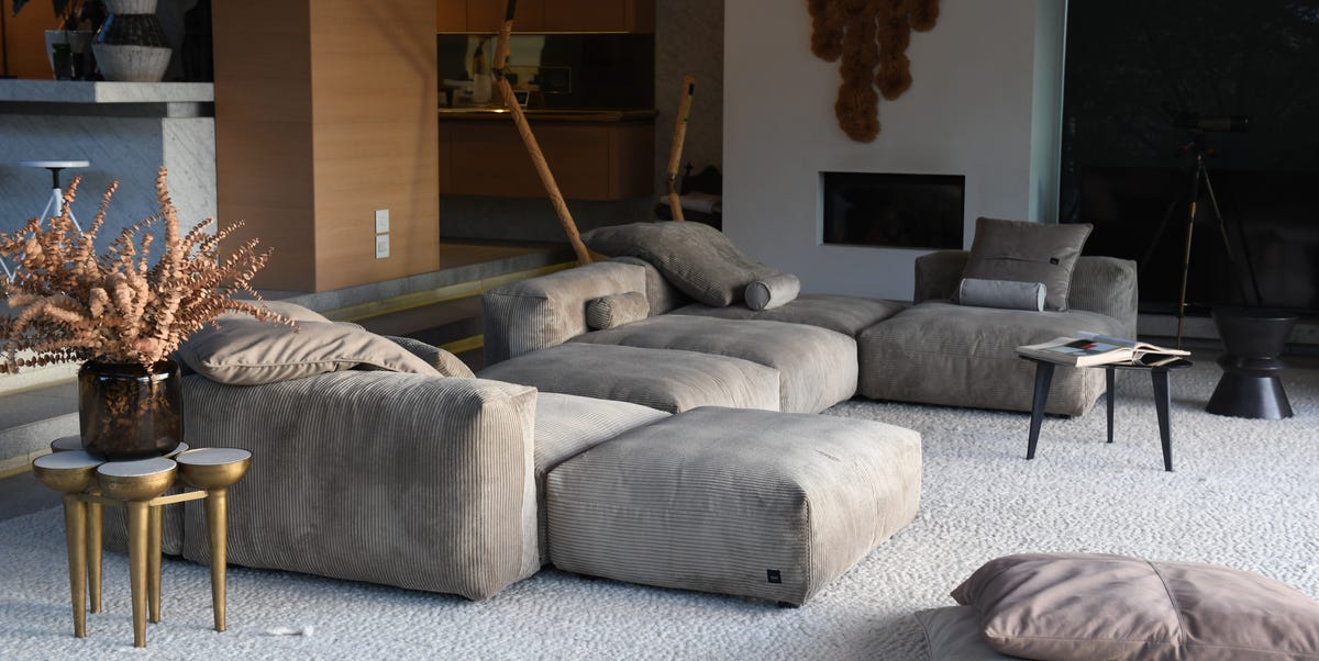 Un canapé modulaire approuvé par un éditeur de mode