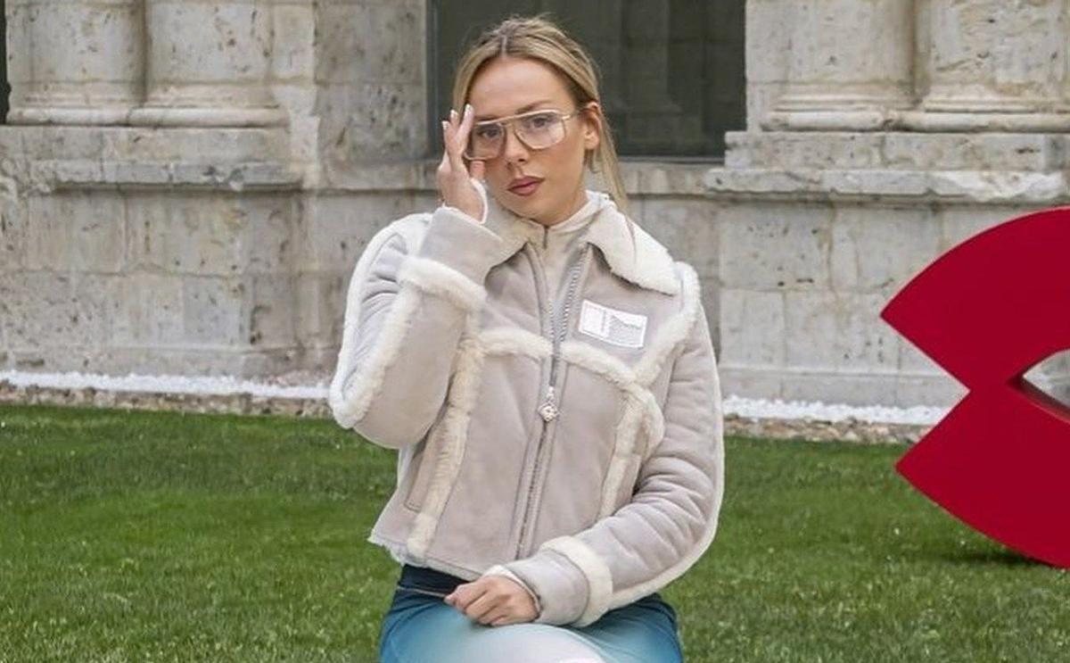 Ester Expósito en la Seminci 2024 con gafas oversize