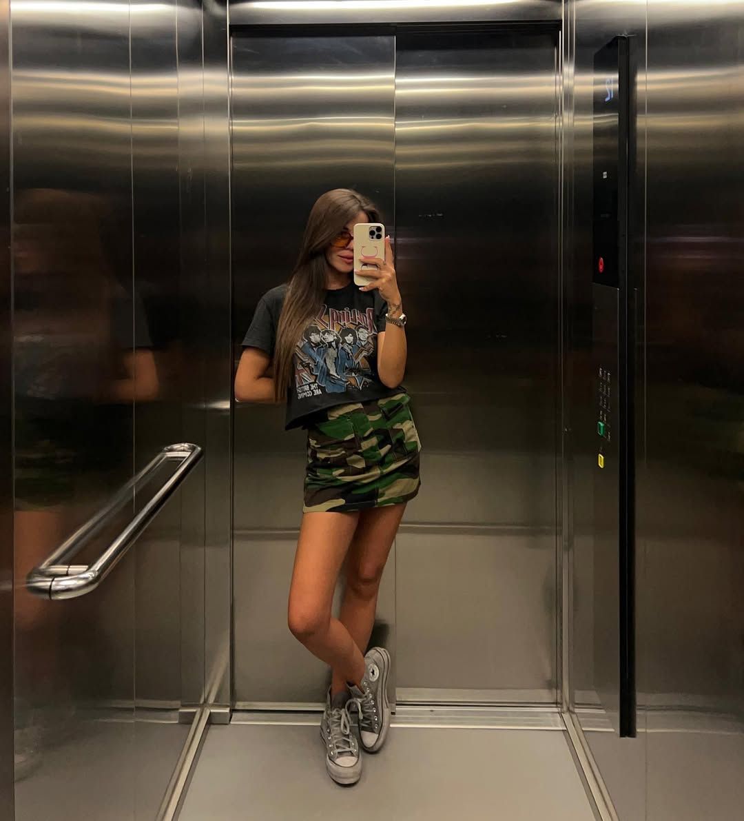 Violeta Magriñán porte les Converse Smoked In qui sont à nouveau tendance