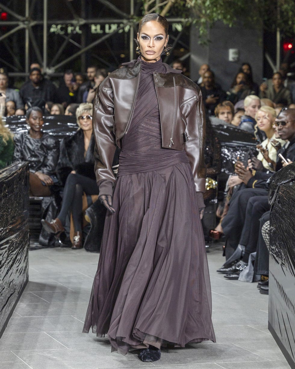 New York, États-Unis 10 février Un modèle marche sur la piste pendant le défilé de mode Luar Ready Fallwinter 2025 dans le cadre de la New York Fashion Week le 10 février 2025 dans la photo de New York de Victor Virgilegamma Rapho via Getty Images Images