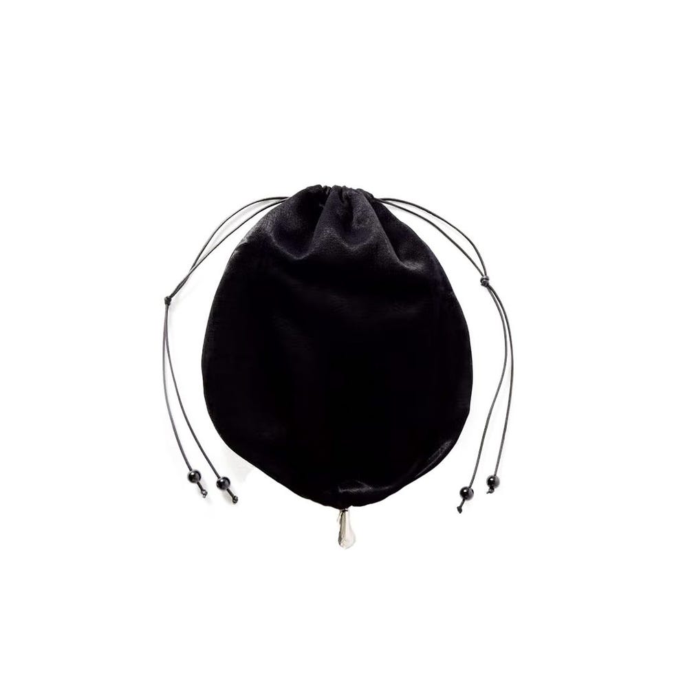 Piste de satin ornée de larme Piste de satin ornée de larme