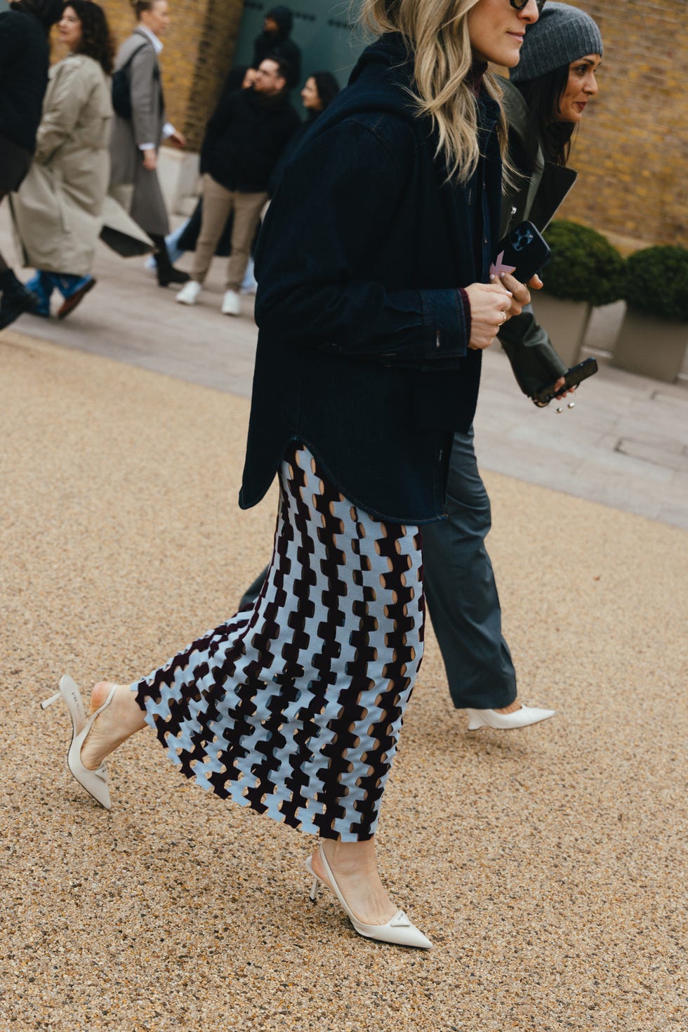 Streetstyle pendant Londres RTW Fashion Fashion Week 2025 Le 24 février 2025 à Londres, Royaume-Uni Photo de Sarah Treacherwwd via Getty Images